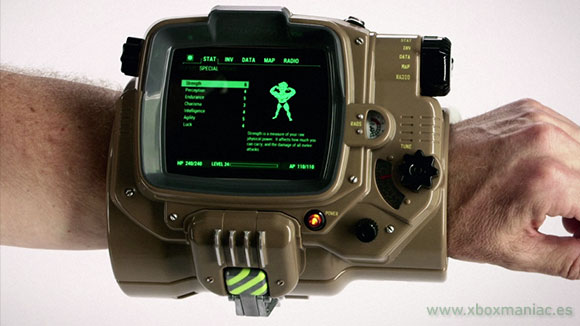 Así queda el Fallout 4 Pip-Boy Edition en un brazo orgánico genérico.